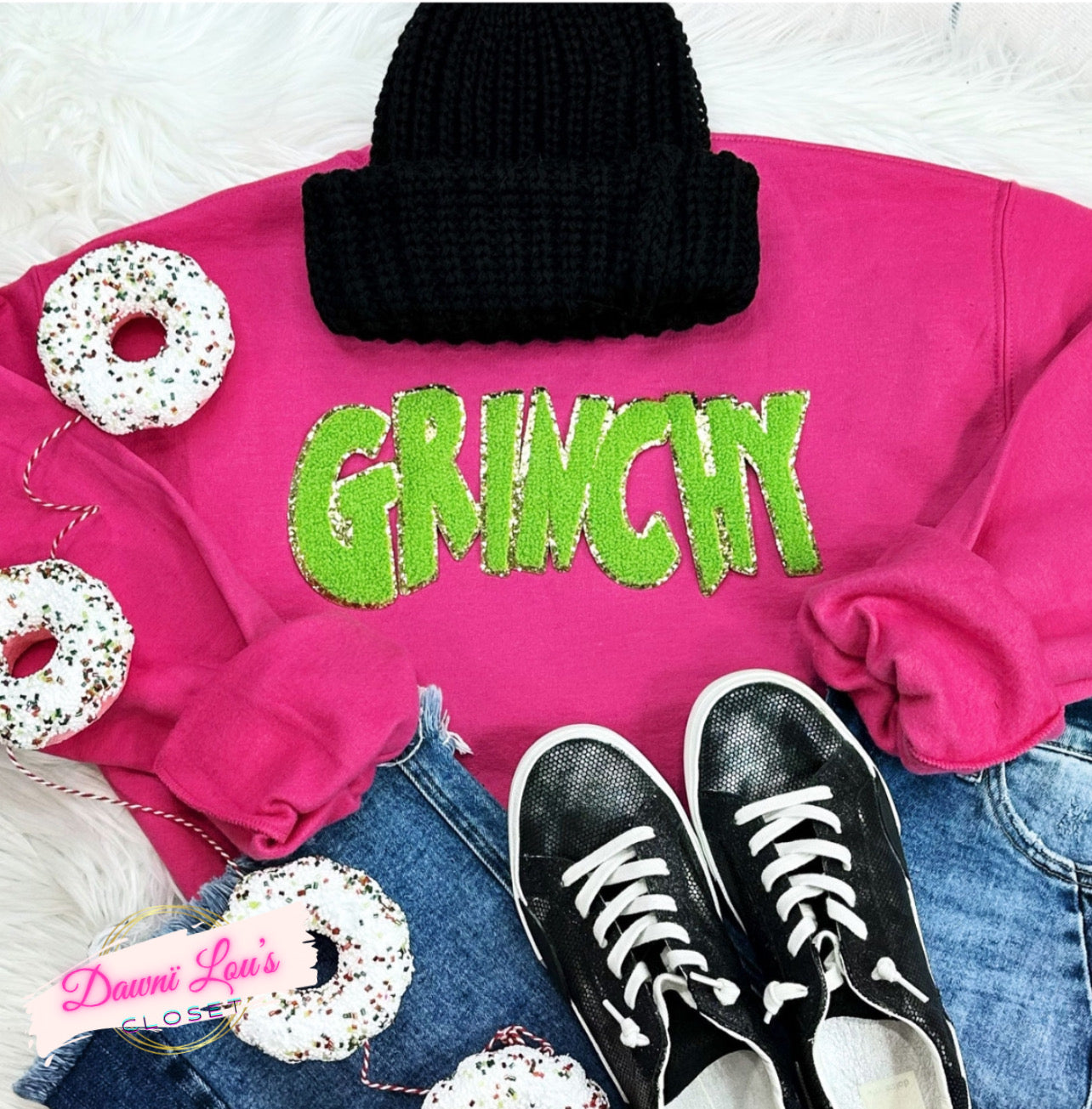 Cuello redondo con parche de chenilla Grinchy