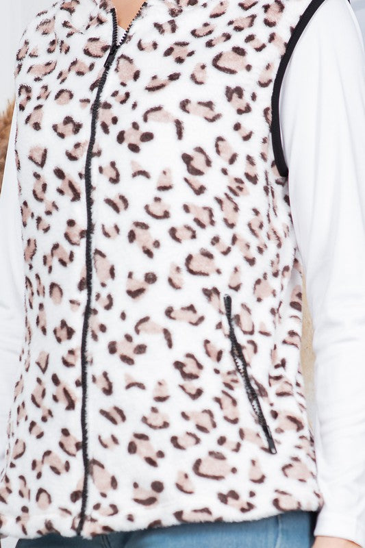 Chaleco de leopardo con capucha