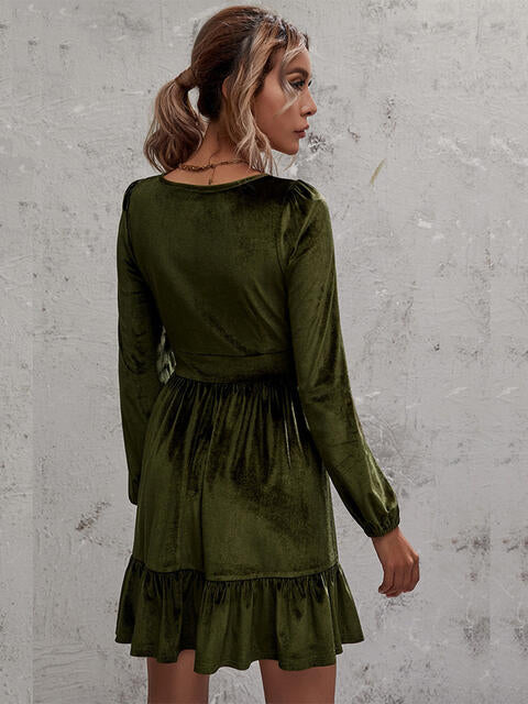 Vestido de terciopelo con dobladillo con volantes
