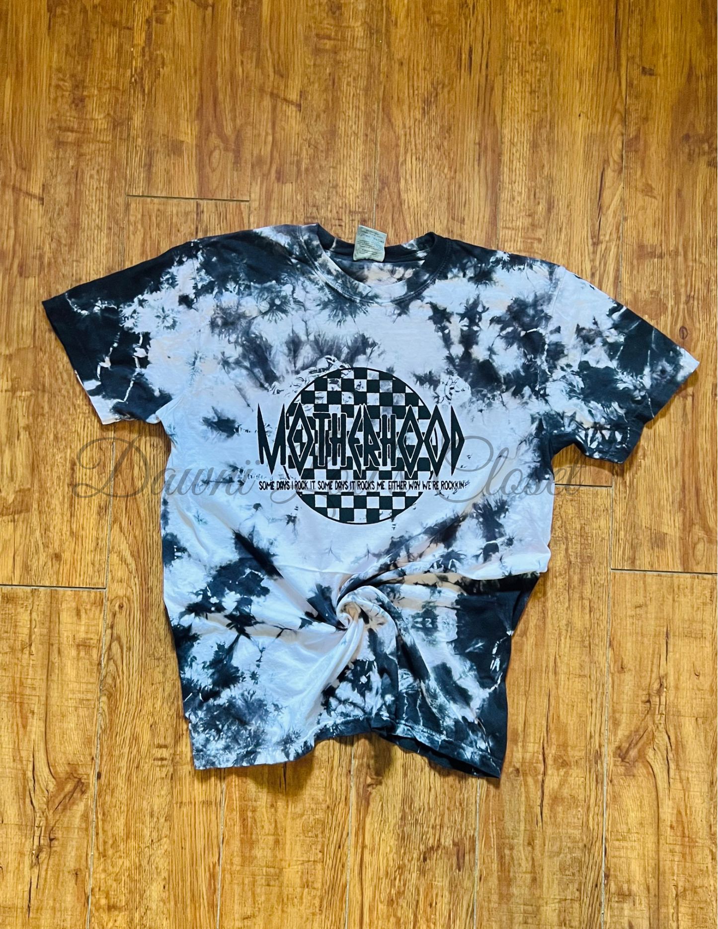 Camisa teñida a mano de maternidad Rockin'