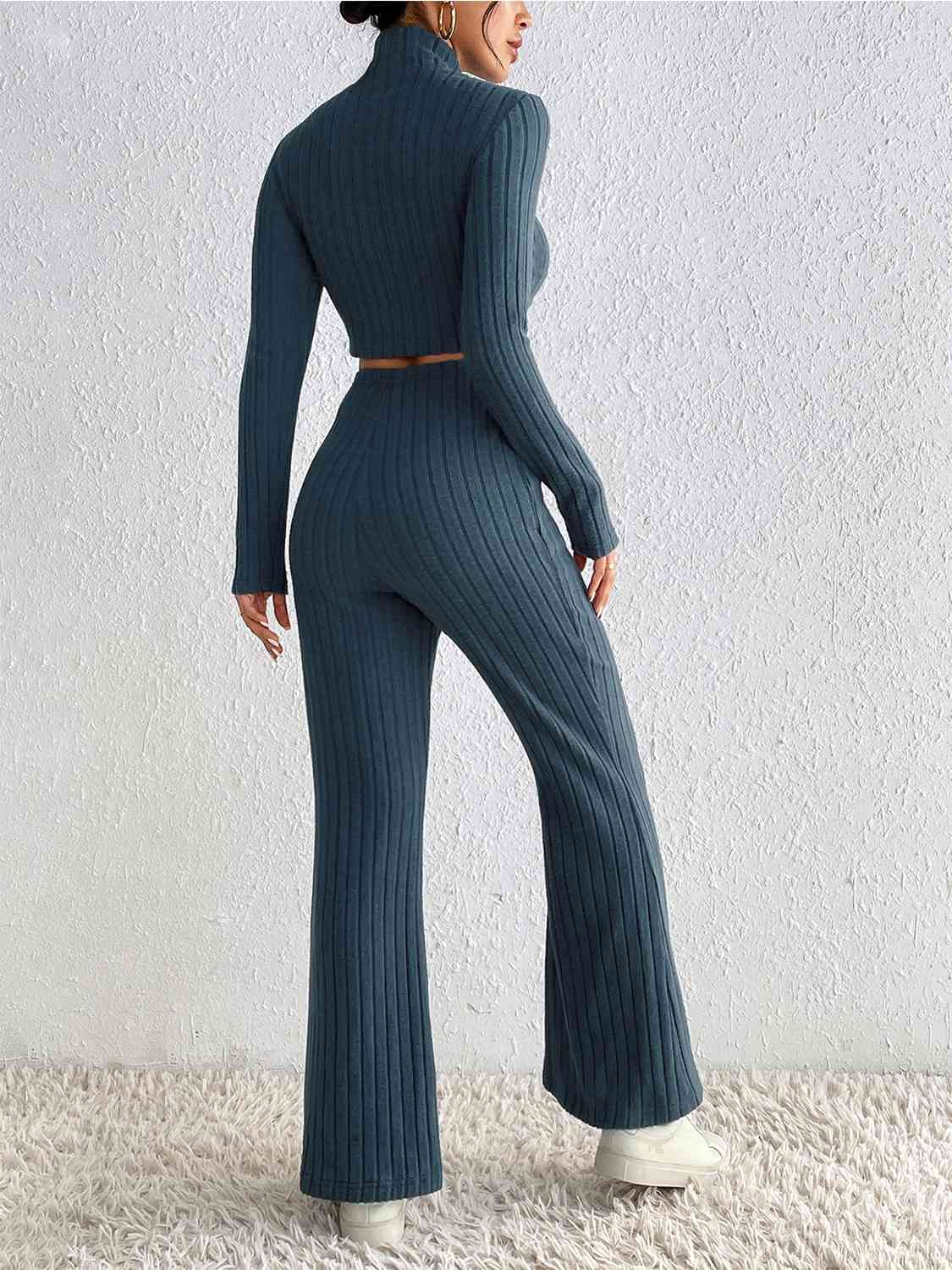 Conjunto de suéter corto con cuello simulado de canalé y pantalones de cintura alta