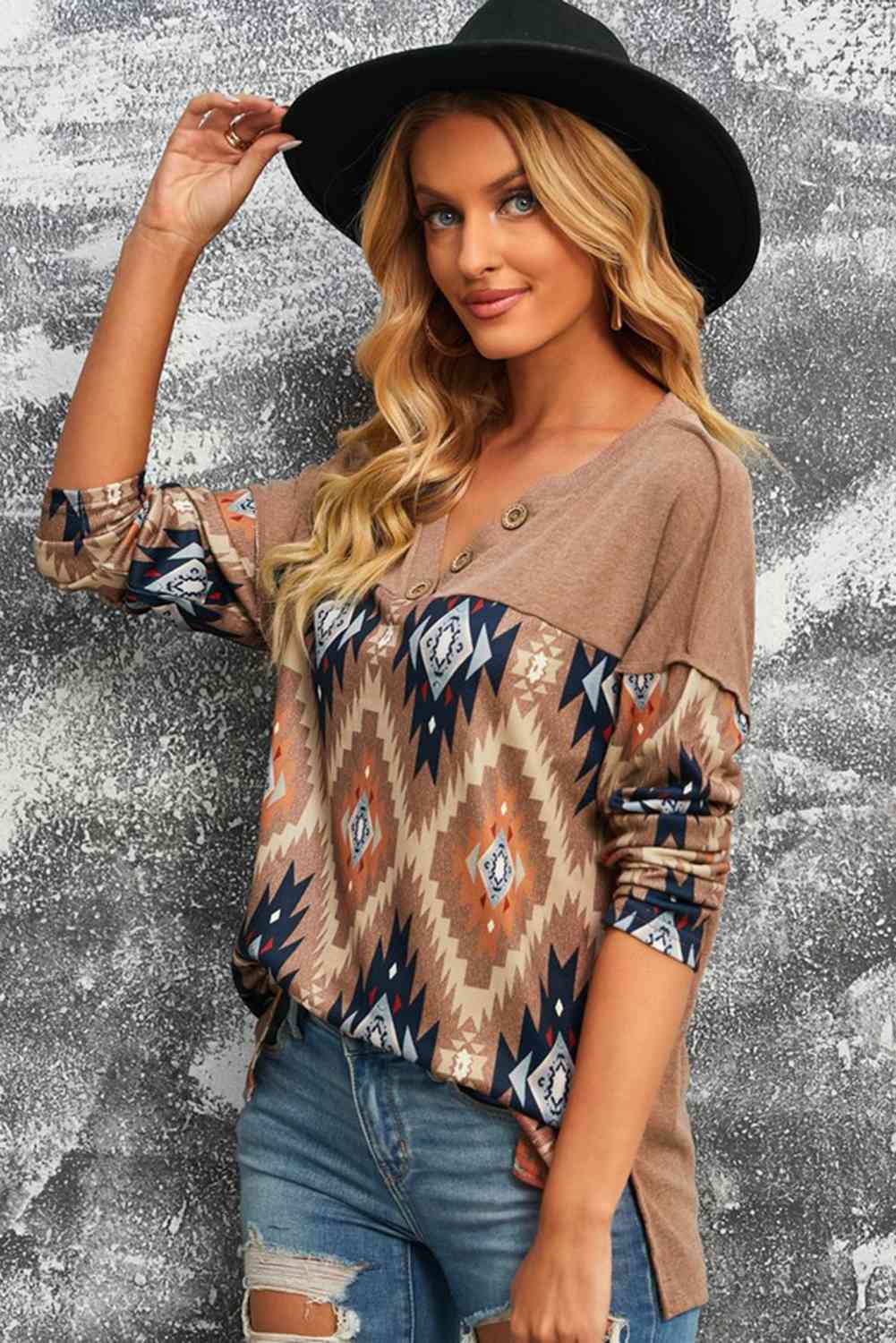 Top con estampado occidental marrón