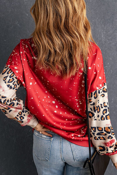 Sudadera cruzada con estampado de leopardo blanqueado