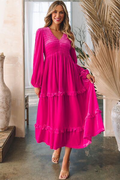 Vestido escalonado de terciopelo con mangas globo