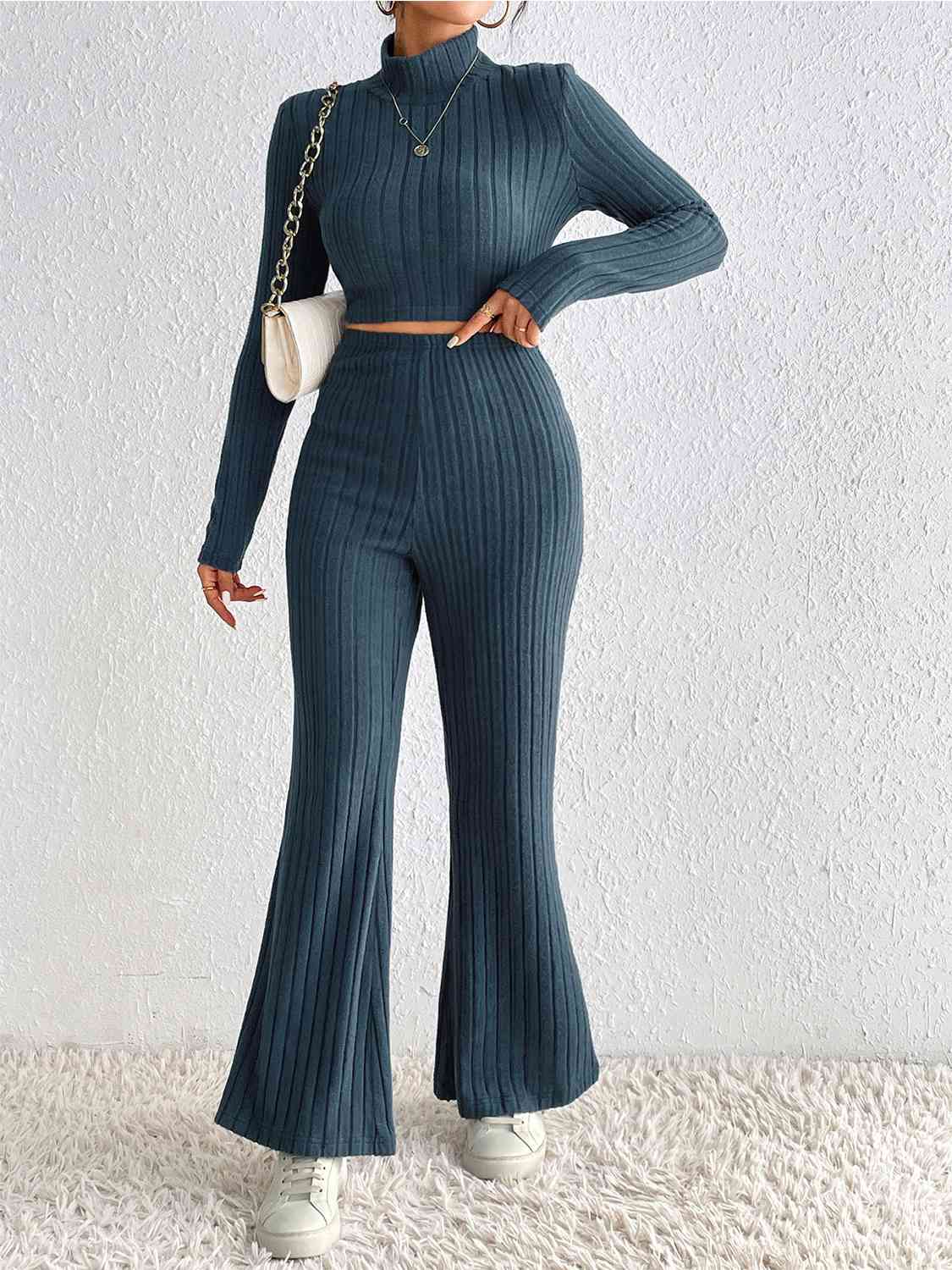 Conjunto de suéter corto con cuello simulado de canalé y pantalones de cintura alta