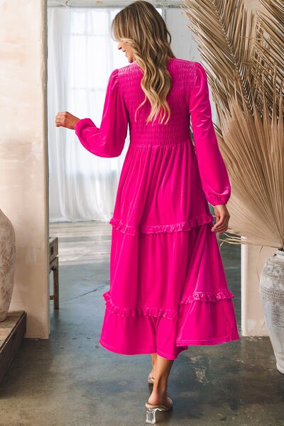 Vestido escalonado de terciopelo con mangas globo
