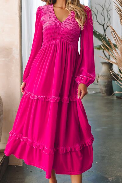 Vestido escalonado de terciopelo con mangas globo