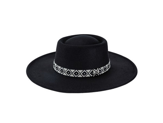 FEDORA DE FIELTRO PLANO CON BANDA BOHO