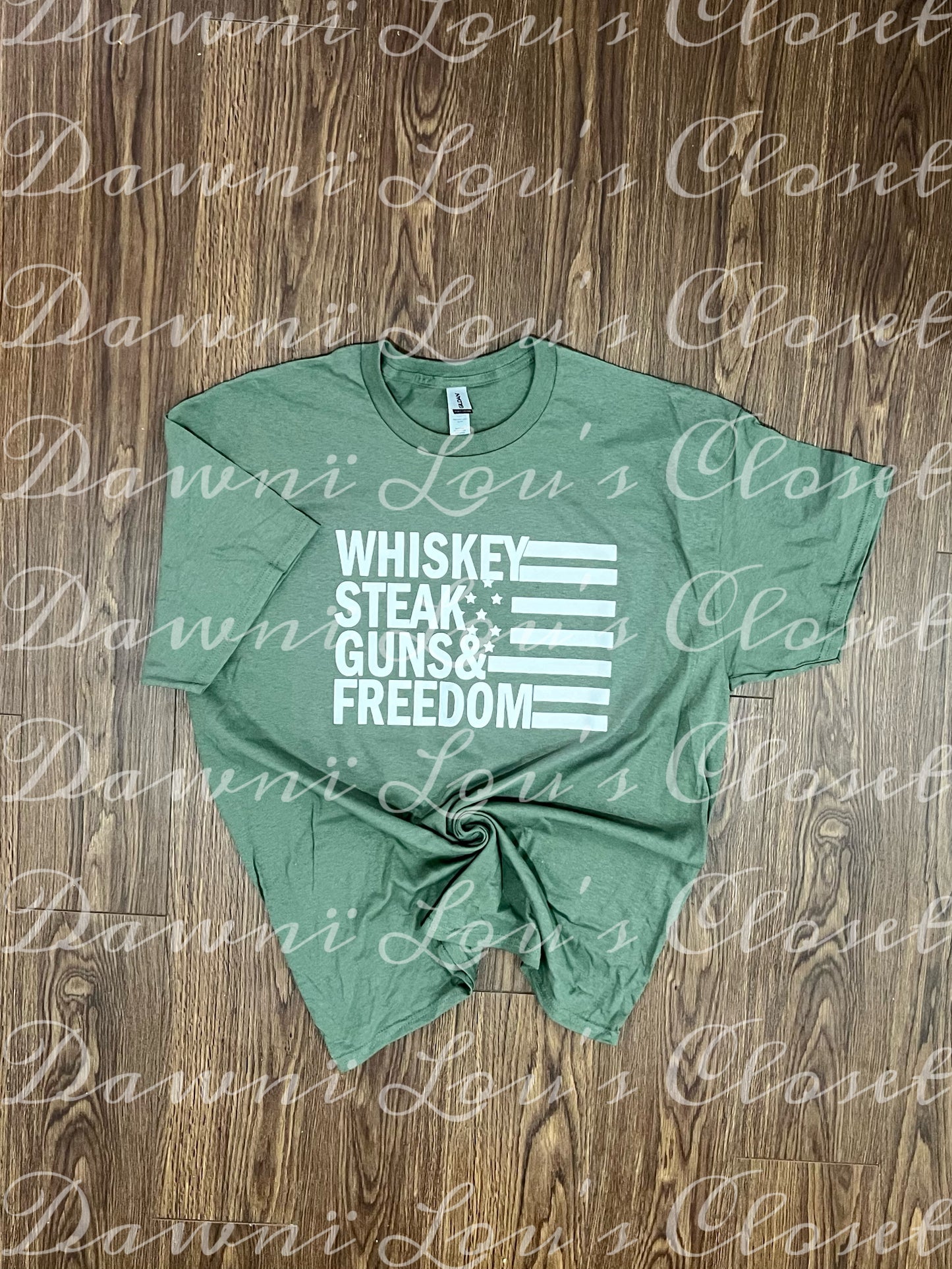 Camiseta de whisky, bistec, armas y libertad