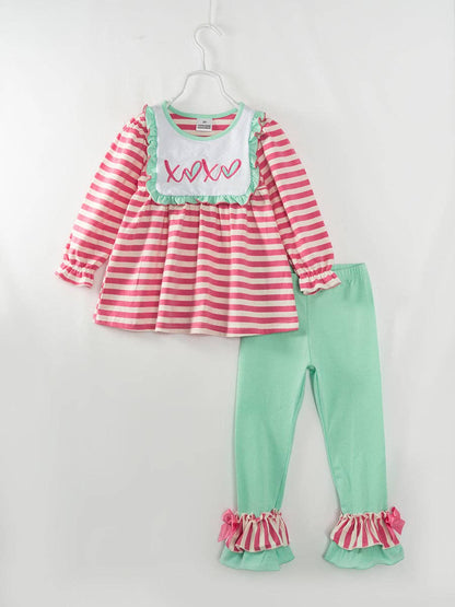 Conjunto XOXO de rayas rosa y menta