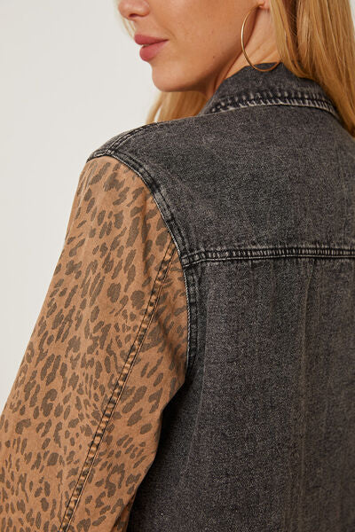 Chaqueta vaquera con mangas de leopardo