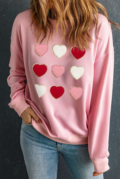 Sudadera con cuello redondo y parche de corazón bordado