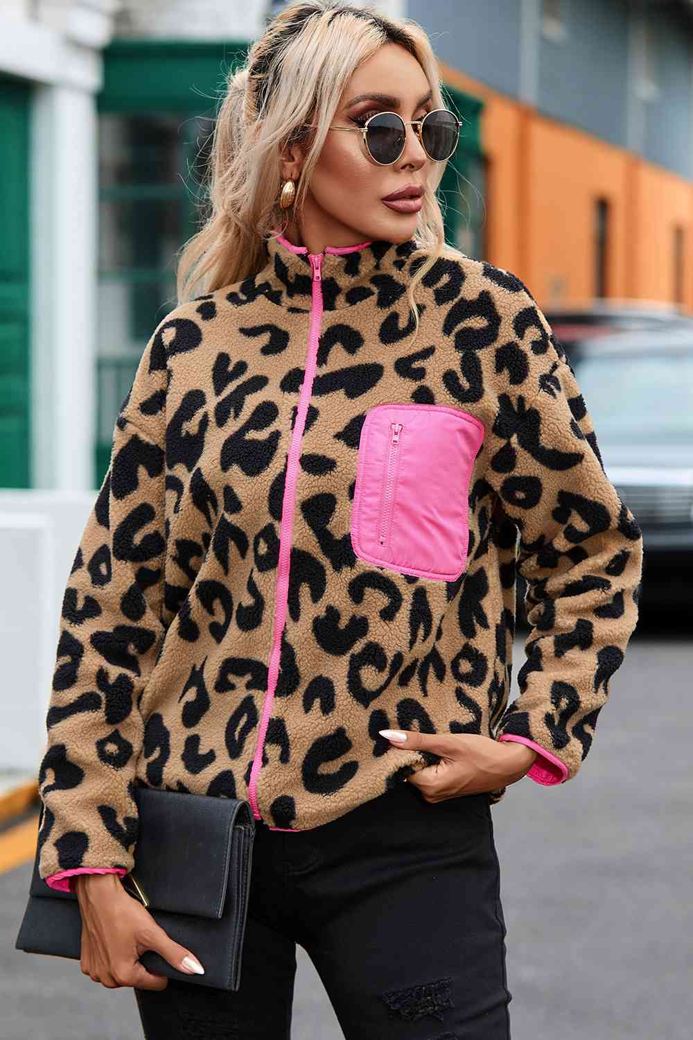 Chaqueta de leopardo y rosa