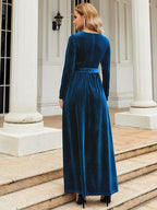 Vestido largo de terciopelo con lazo en la parte delantera