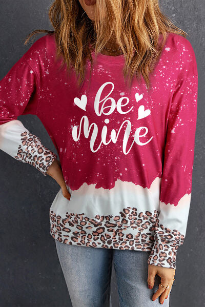 BE MINE Sudadera con cuello redondo y estampado de leopardo blanqueado