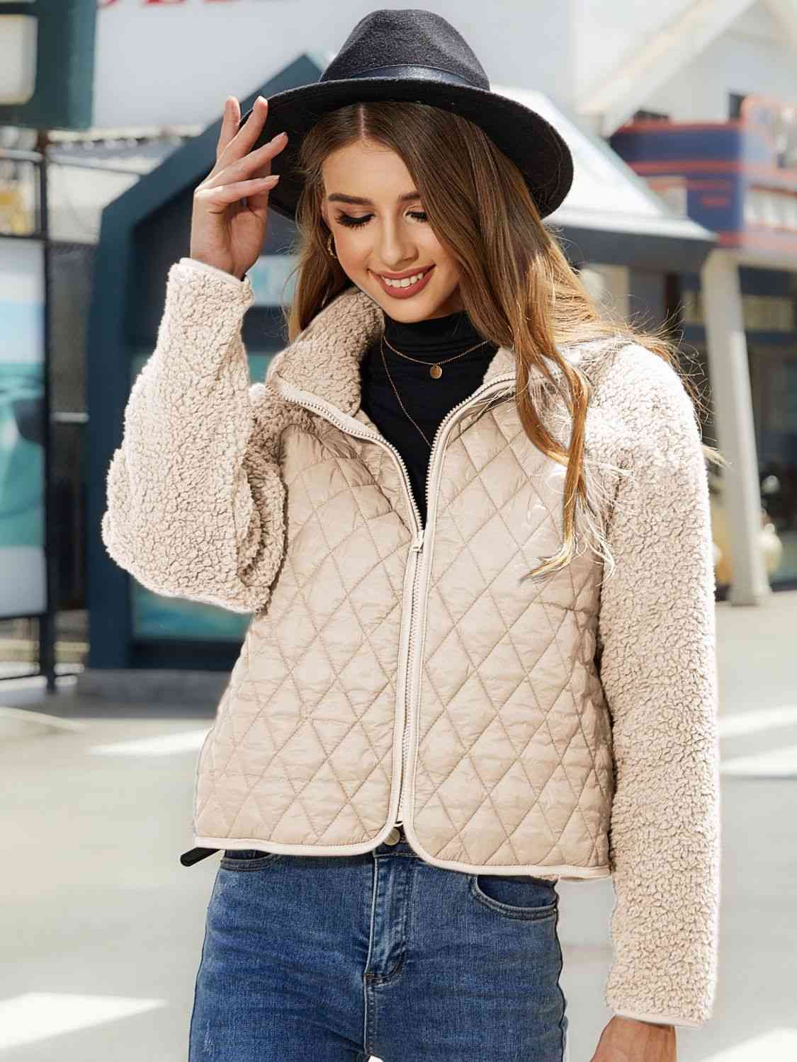 Chaqueta ragland abullonada con osito de peluche